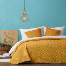 Bedspread with pillowcases 