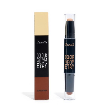 Cont around the face for a double: Contour and highlighter