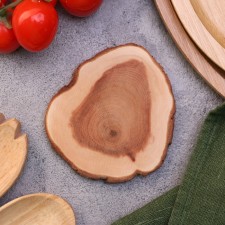 A mug stand, whole, 8-10 cm, juniper