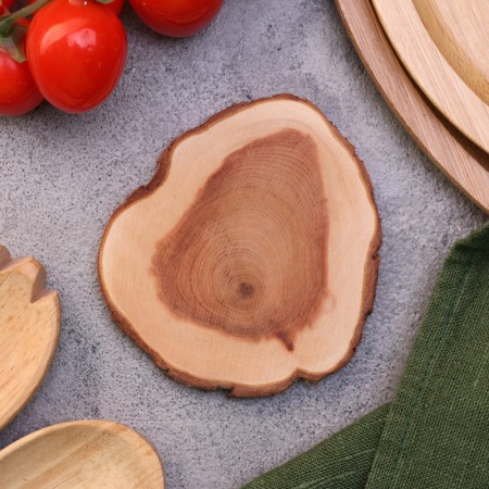 A mug stand, whole, 8-10 cm, juniper
