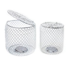 The feeder is metal, galvanized, pulled off, 2.5 liters