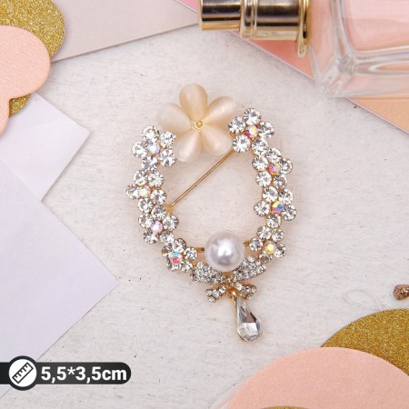 Brooch "Halu", white color in gold