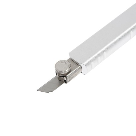 The knife is a universal tundra, a metal case, additional. screw fixator, 5 blades, 9 mm-8
