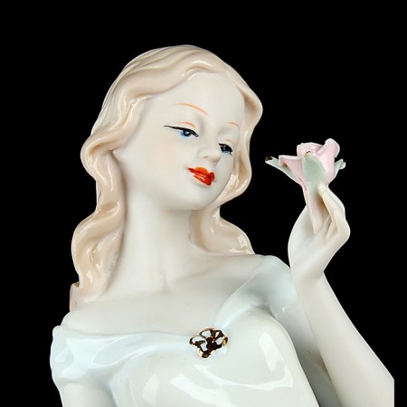 Souvenir Ceramics "Elizabeth" 14x10x30 cm-5