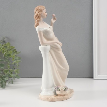 Souvenir Ceramics "Elizabeth" 14x10x30 cm-2