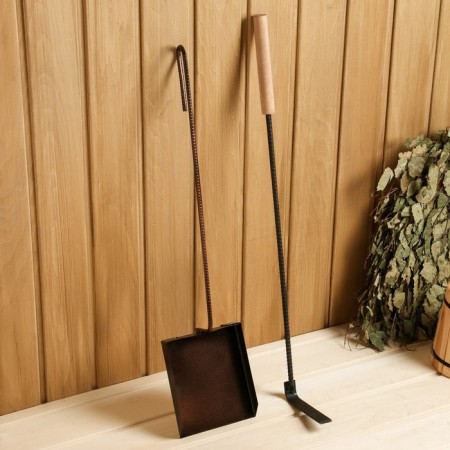 Set of ash and poker with a wooden handle