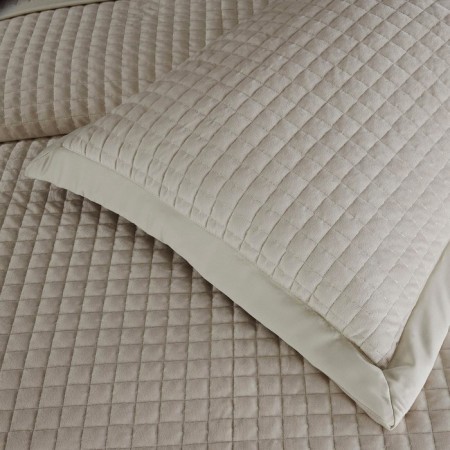 A set with a bedspread "Loretta": size 240x260 cm, 50x70 cm - 2 pcs, color cream-1