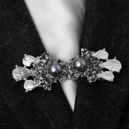 Baroque cardigan clamp for the cardigan, gray color in silver