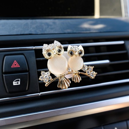 Decoration in a car deflector, owl-1