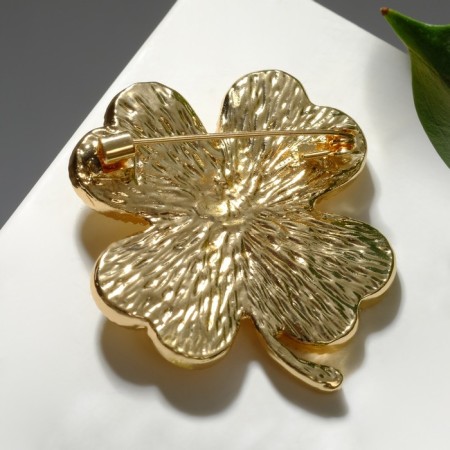 Brooch "Clover" is large, beige color in gold-2