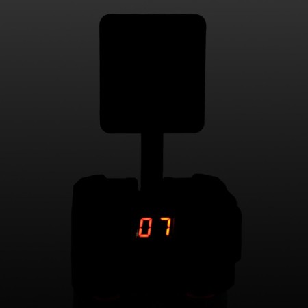 The target is “at the target”, automatically rises, considers hike, works from batteries-5