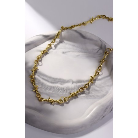 The necklace "wire" is prickly, the color is gold, l = 45 cm-1