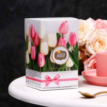 Green tea "tulips" with strawberries, 100 g