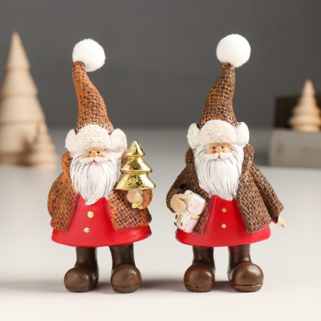 Polystone souvenir "Santa Claus in a waffle fur coat, cap, with a gift/Christmas tree" mix 5x3.5x11.5 cm