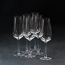 Set of glasses for champagne 