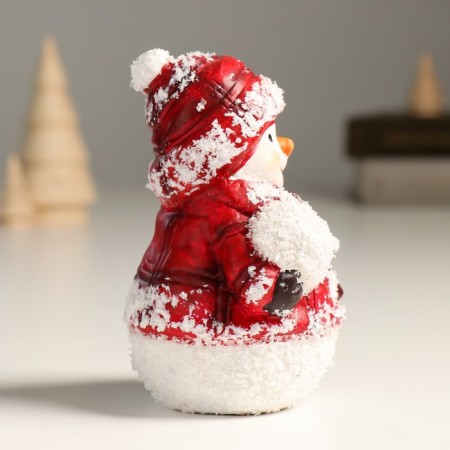 Souvenir Ceramics "Snowman in a red down jacket, with a snowball" Sprinking 10x8.5x12 cm-1