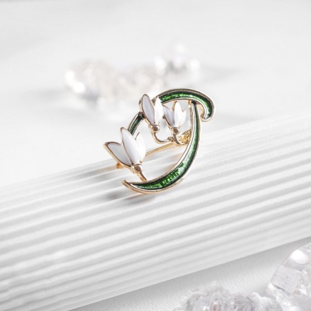 Brooch "Sniffers" Trio, white-green color in gold-2