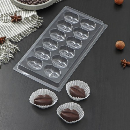 Form for chocolate and sweets "Kiss", 12 cells, 22 × 11 cm