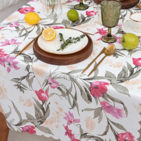 The tablecloth "Buttercup" is 145x250 cm, 100% p/e-3