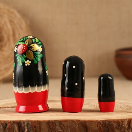 Nesting doll "strawberry", yellow dress, 3 puppet, 10 cm-3