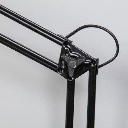 The tabletop on the Delta clamp with the APP (2G7, Cull, 11 W, 220 V) Black-4