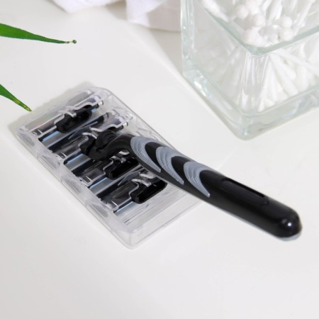 The machine is a razor and 8 interchangeable cassettes, suitable for Gillette Mach 3-2
