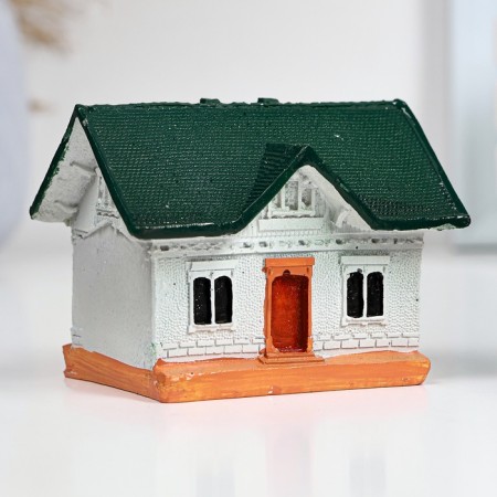 Figure "House" 7x8.5x6cm