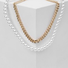 The necklace 