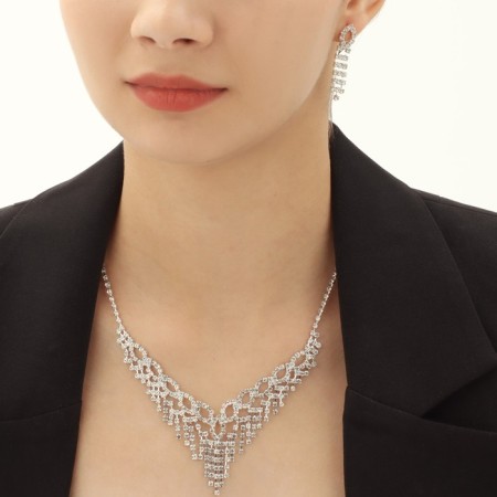 Set 2 objects: earrings, an “shine” necklace, white color in silver, 45 cm-6