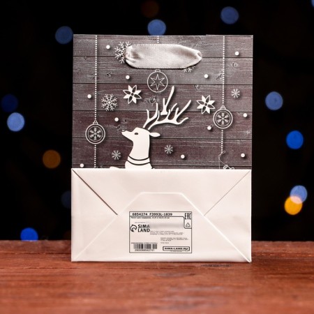 Laminated "White Deer" package 11.5 x 14.5 x 6 cm