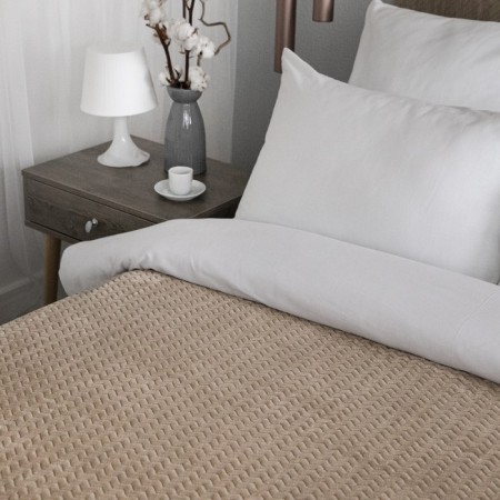 The blanket was valid, the size is 220x240 cm, the color is beige-1