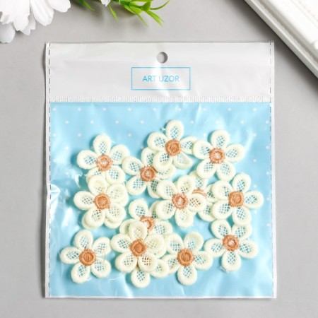 Decor for creativity Textile embroidery "White chamomile" 2.5x2.5 cm-2