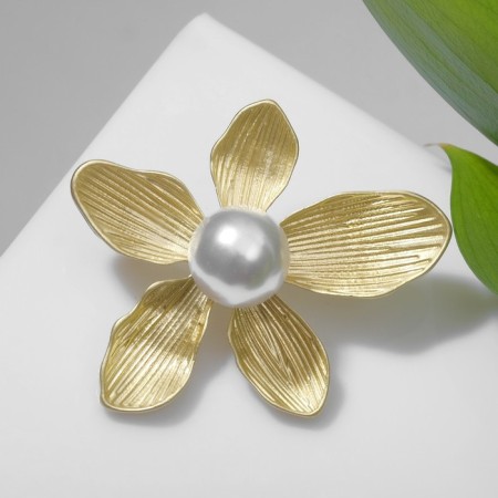 Brooch "Flower" delicate, white color in gold