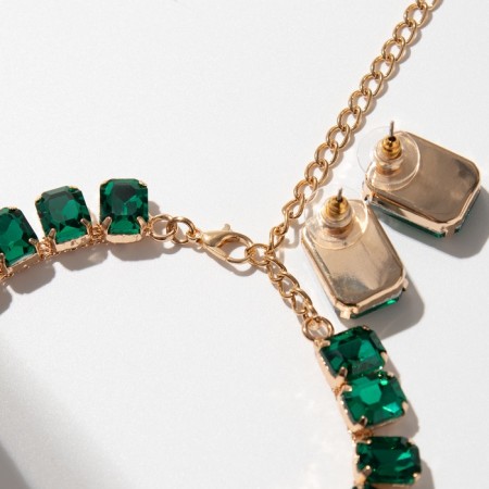 Set 4 objects: earrings, necklaces, bracelet, “evening” ring volume, green in gold-1