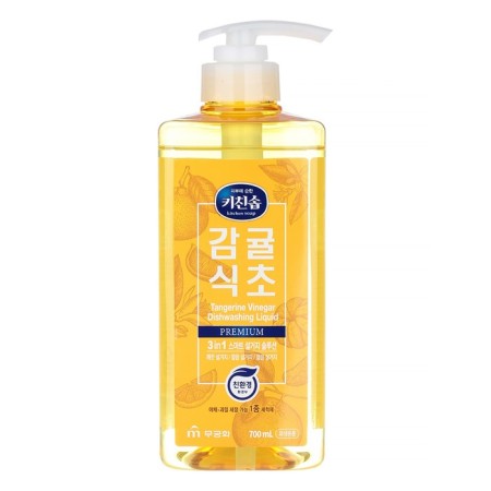 Washing dishes with tangerine vinegar Mukungwa Kitchen Soap Tangerine Vinegar, 700 ml