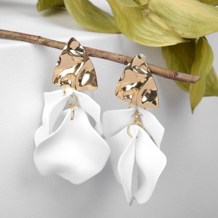 Earrings Assorted "Wind" crumpled triangles, white-golden color-1
