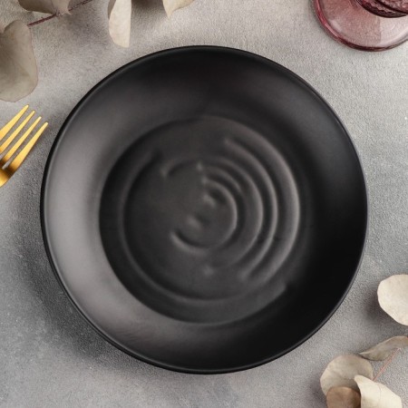 Plastic plate "Black East", d = 21 cm, black color