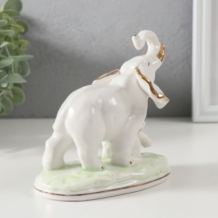 Souvenir Ceramics "Walk of an elephant from an elephant" White with gold 12.2x12.7x7.2 cm-2