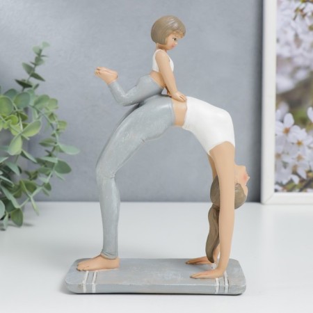 Polystone souvenir "Mom in the wheel pose, with her daughter" White-gray 19x7x13 cm-3