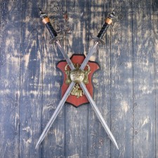 Souvenir weapons on the tablet 
