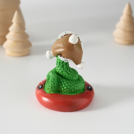 Polystone souvenir "Snake in a cap-earflass at a tubing" 5.2x6 ​​cm-3