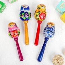 A rattle on the stick 