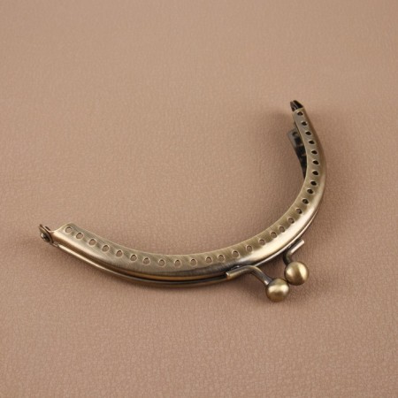 Farmoire sewing "semicircle", 10 × 6.5 cm, bronze color
