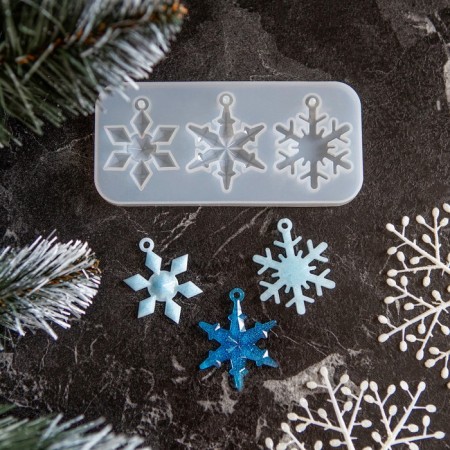The universal silicone form, Snowflakes 3 in 1, size from 5.2 to 5.6 cm