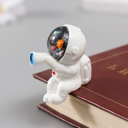 Figure for Florarium Polystone "Cosmonaut with Spray Pipe" 3.3x4.1 cm-1