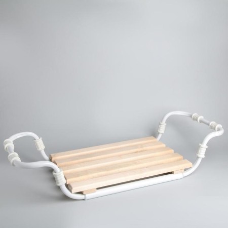 The bath seat is sliding, wooden-2