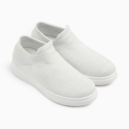 Baby sneakers (without laces), white color, size 33