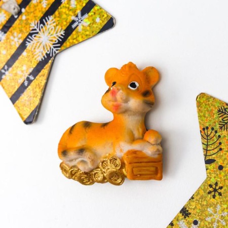 Magnet Polystone "Tigerok-Malysh on gold coins" MIX 6x2x5.5 cm-2