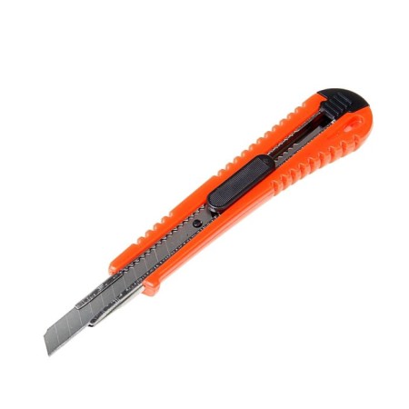 A universal scrap knife, a plastic case, a metal guide, 9 mm