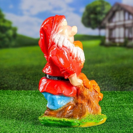 Garden figure "Gnome with zucchini" red, 23x21x36cm-2